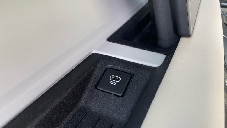 Land Rover Defender 3.0 D250 SE 90 3dr Auto Diesel Estate